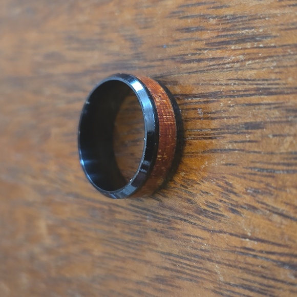 Metal Ring - Picture 2 of 3
